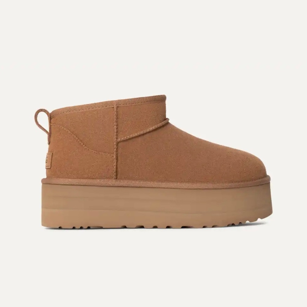 Classic mini platform UGGS
Never worn
Color- Chestnut